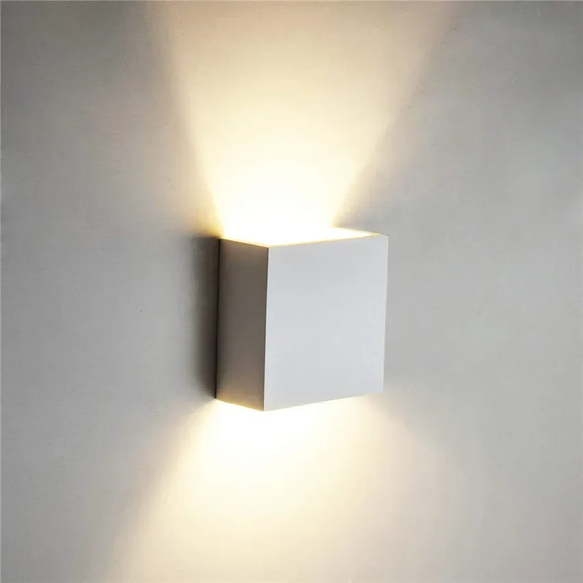 Applique murale LED cubique en aluminium - Image 1