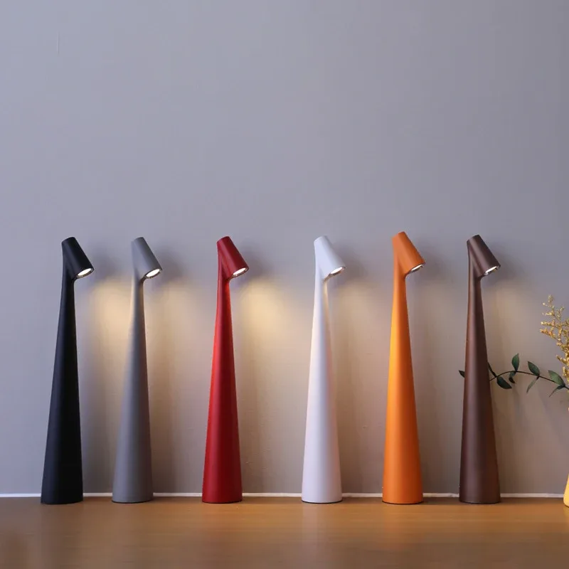 Lampe de table LED tactile et rechargeable au design minimaliste