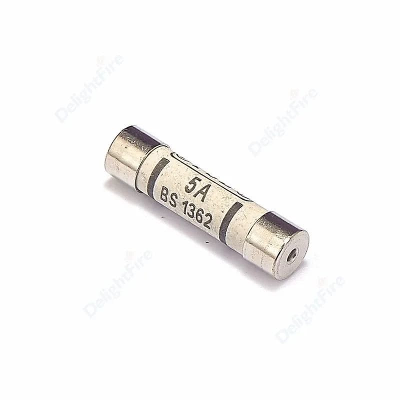 Adaptateur de voyage Europe vers Royaume-Uni avec fusible 5A - Image 5