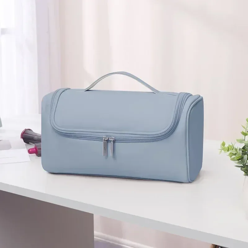 Sac de rangement suspendu de grande capacité pour sèche-cheveux et outils de coiffure slide 7