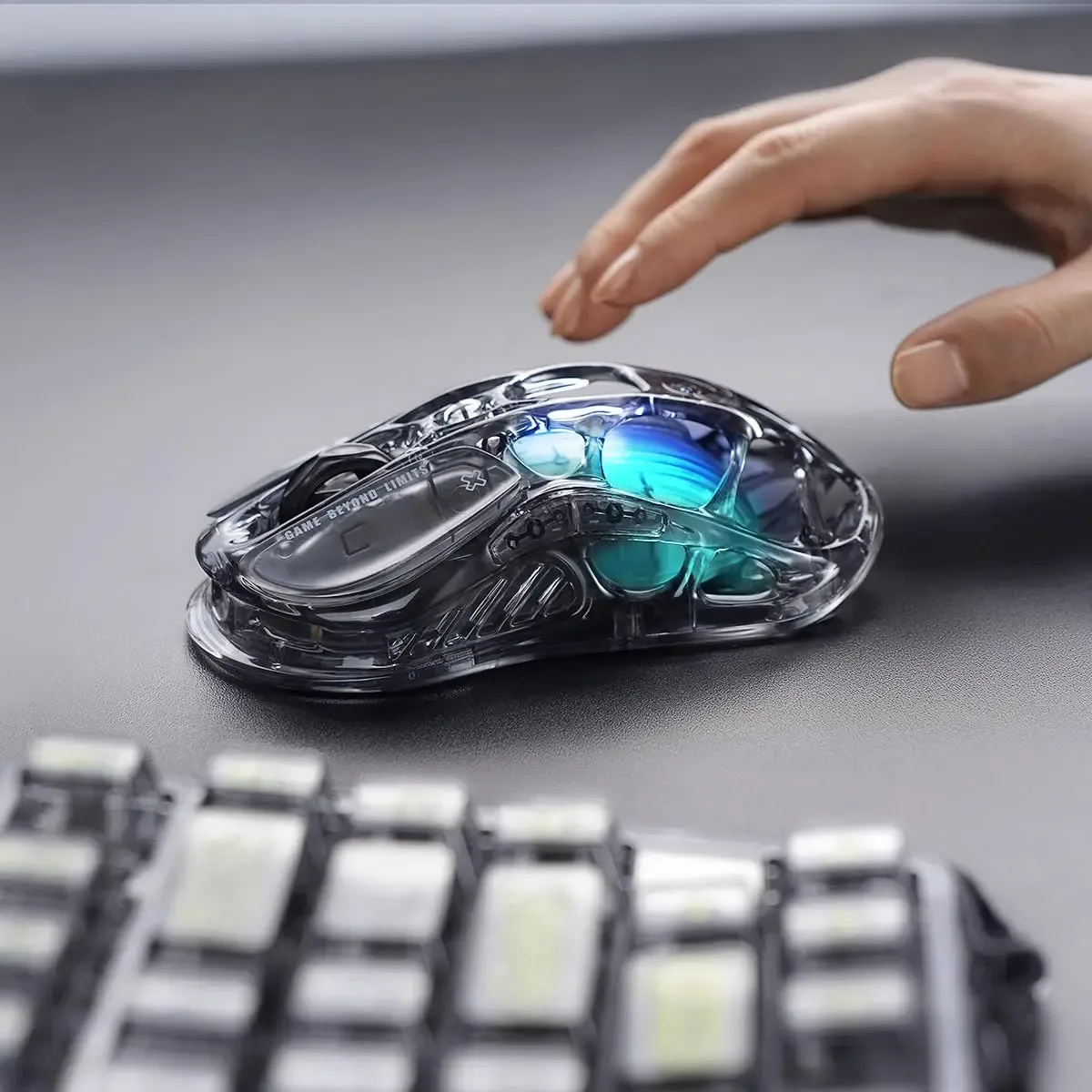 GravaStar Mercury M2 - Souris de jeu sans fil, Capteur PAW3395 26 000 DPI, Design évidé 79g, 5 boutons programmables - Image 6
