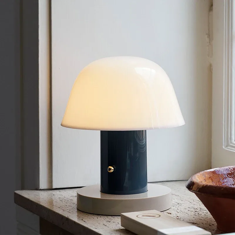 Lampe de table LED tactile et rechargeable en forme de champignon - Image 3