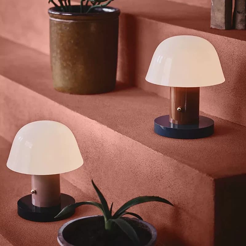 Lampe de table LED tactile et rechargeable en forme de champignon - Image 1