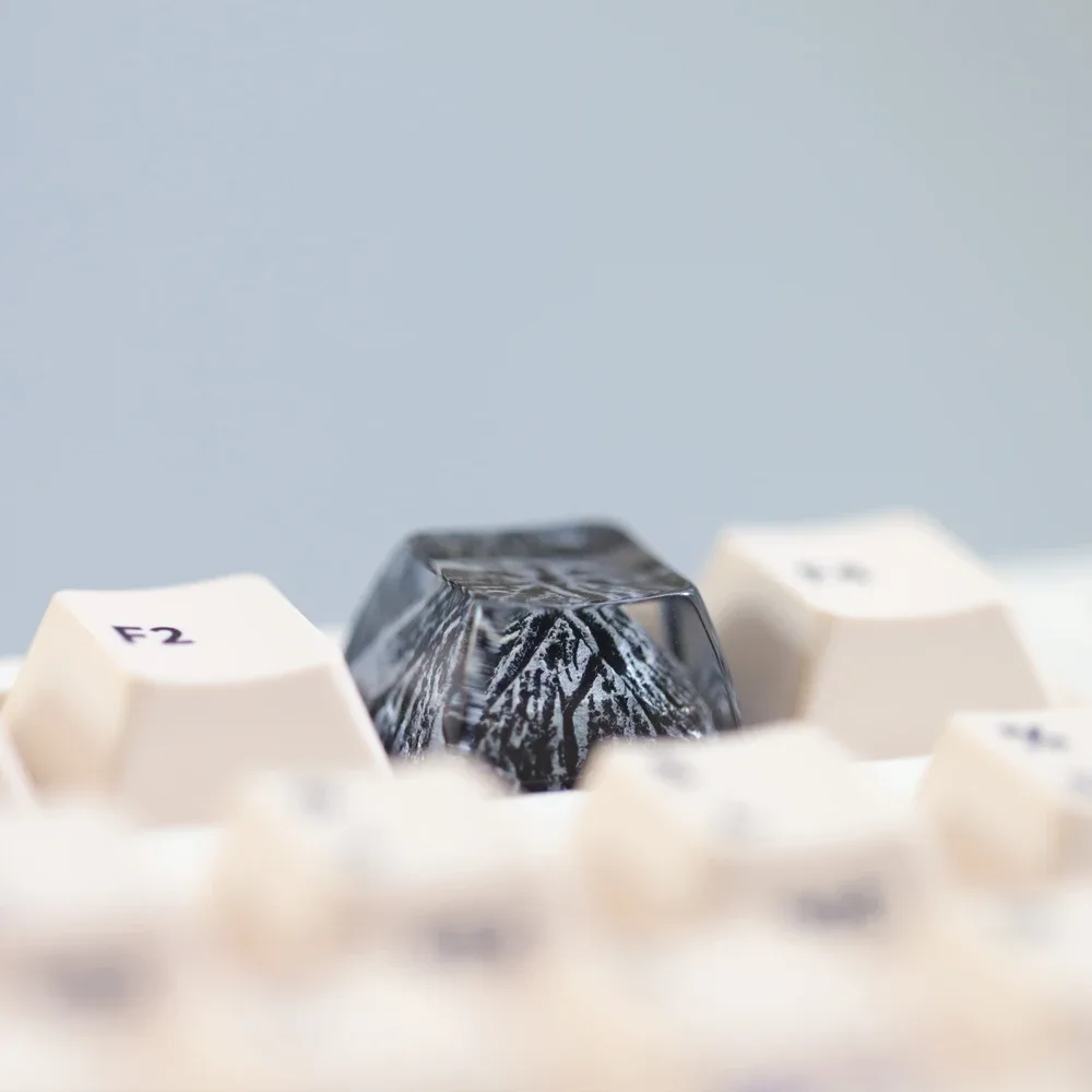 Touche artisanale en résine « Montagnes Enneigées » pour clavier mécanique (Compatible MX) slide 7