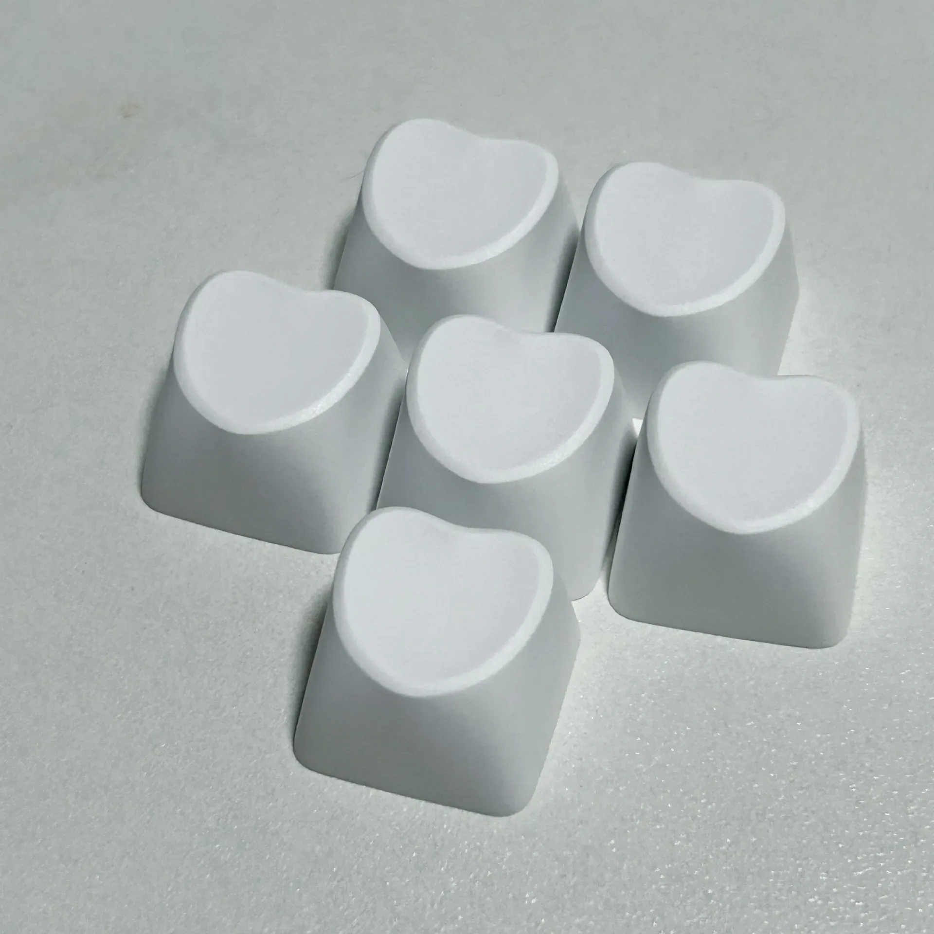 Lot de 10/20 Keycaps Vierges en PBT Épais - Forme de Cœur - Profil R4 (Switches MX) slide 12