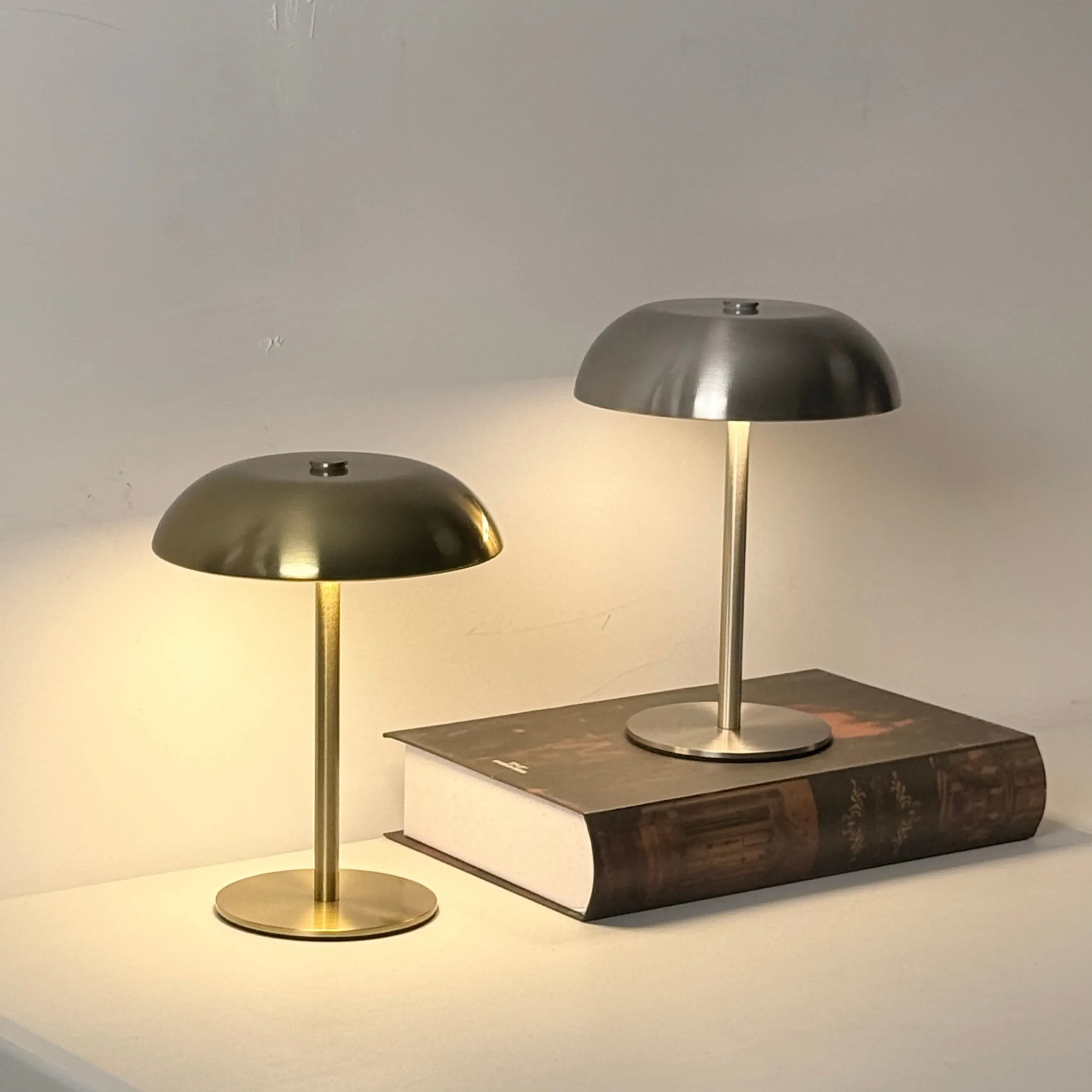 Lampe de table champignon LED tactile et rechargeable - 3 couleurs d'éclairage - Image 2