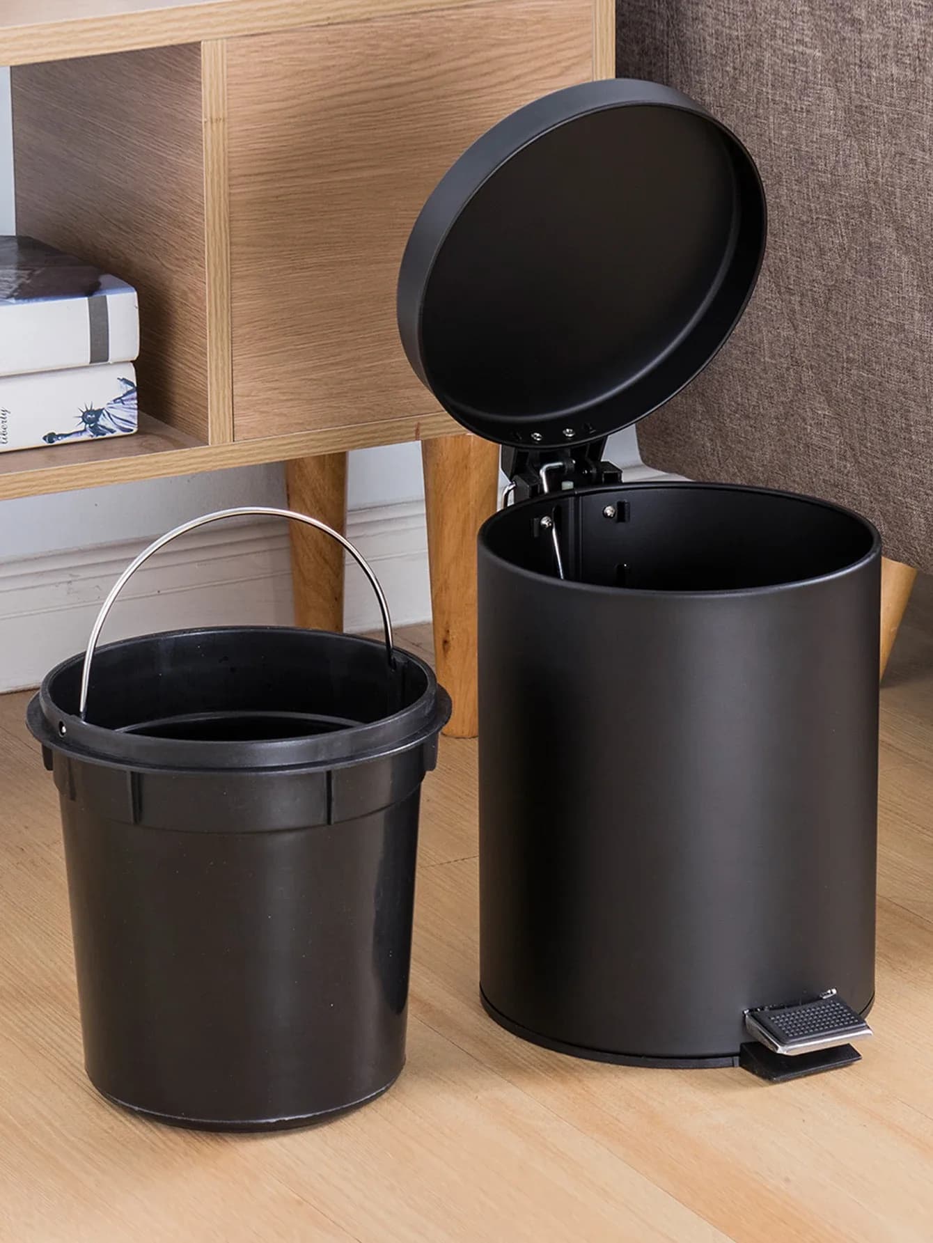 Mini poubelle ronde 3L noire avec couvercle et seau amovible