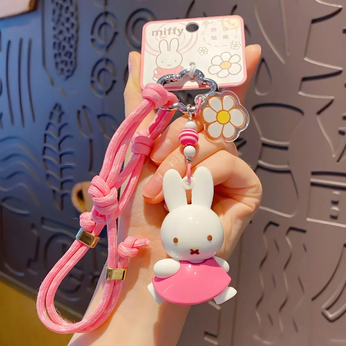 Porte-clés Figurine Miffy avec Dragonne Tissée - Image 3