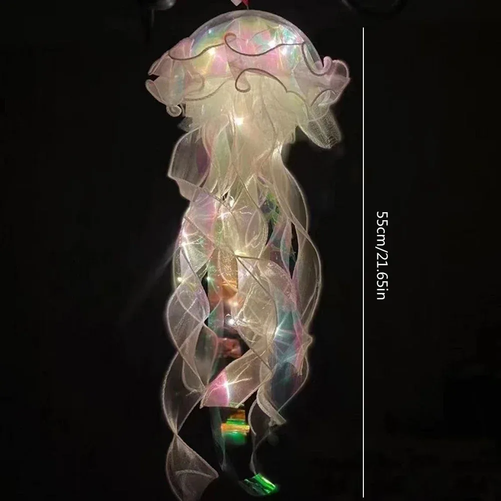 Veilleuse méduse LED suspendue avec rubans et perles slide 8