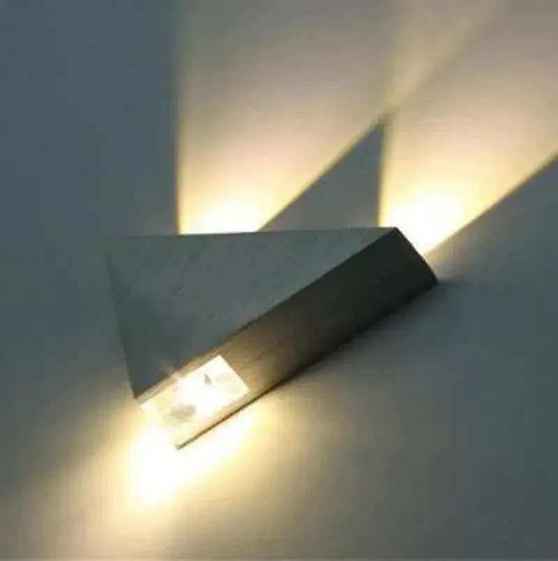 Applique murale LED triangulaire en aluminium - 3W slide 3