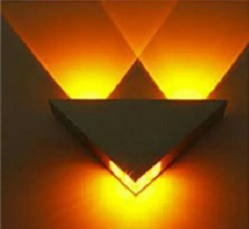 Applique murale LED triangulaire en aluminium - 3W slide 2
