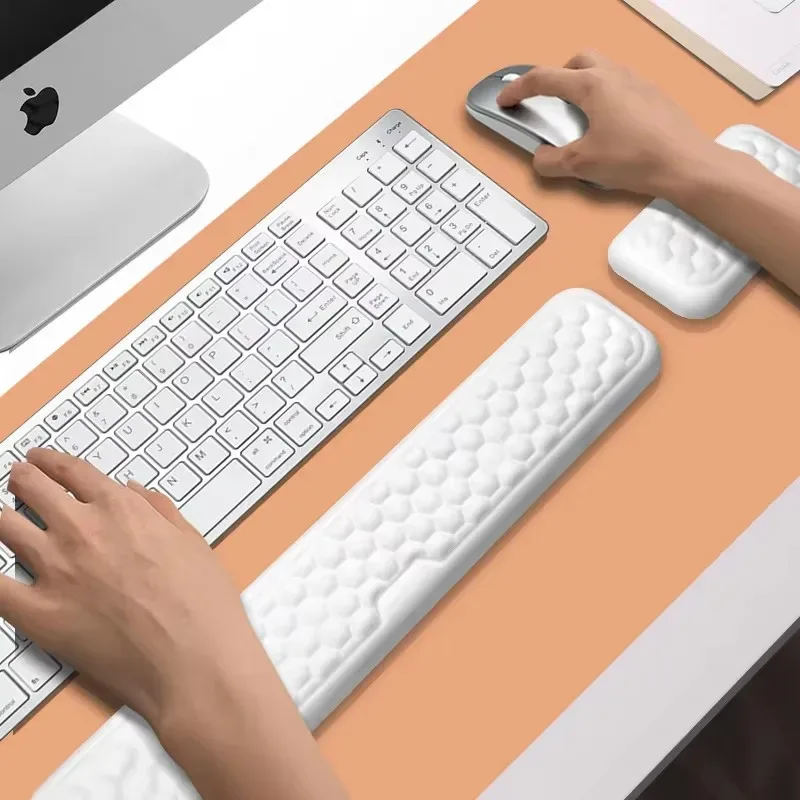 Repose-poignet ergonomique en mousse à mémoire de forme avec base antidérapante pour clavier et souris - Image 1