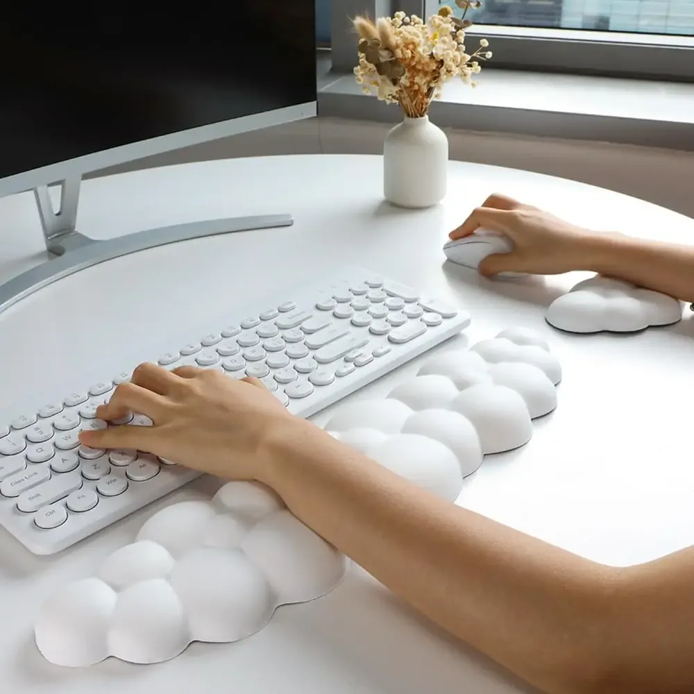 Repose-poignet ergonomique en forme de nuage pour clavier, cuir souple et mousse à mémoire de forme - Image 3
