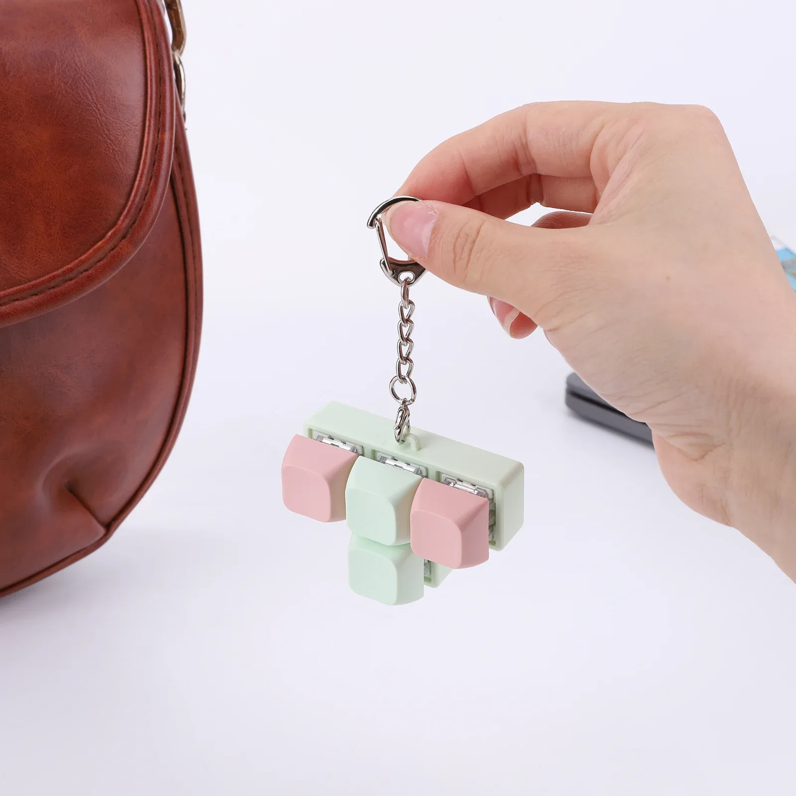 Porte-clés Fidget Clavier Mécanique à 4 Touches - Jouet Anti-stress - Image 4