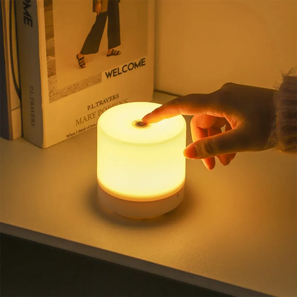Lampe de chevet tactile LED à intensité variable avec port USB - Image 1