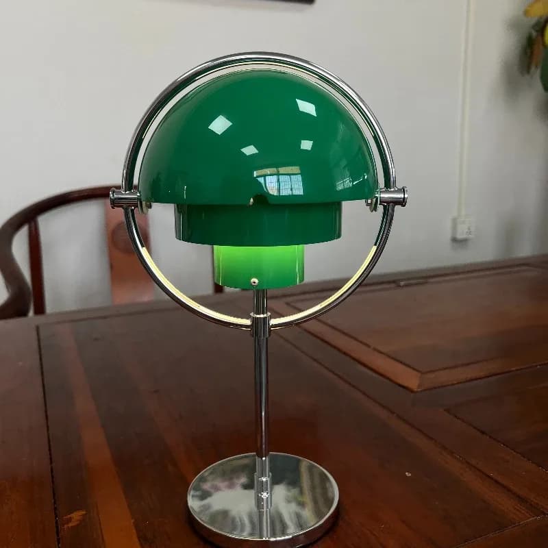 Lampe de bureau Gubi en métal noir et or slide 10