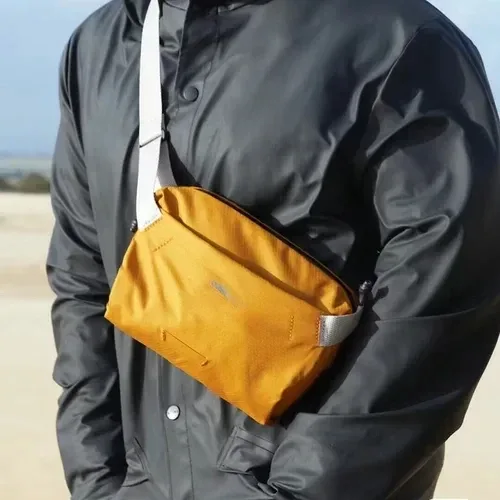 Lite Sling Mini 4L - Sacoche bandoulière imperméable et légère unisexe slide 6